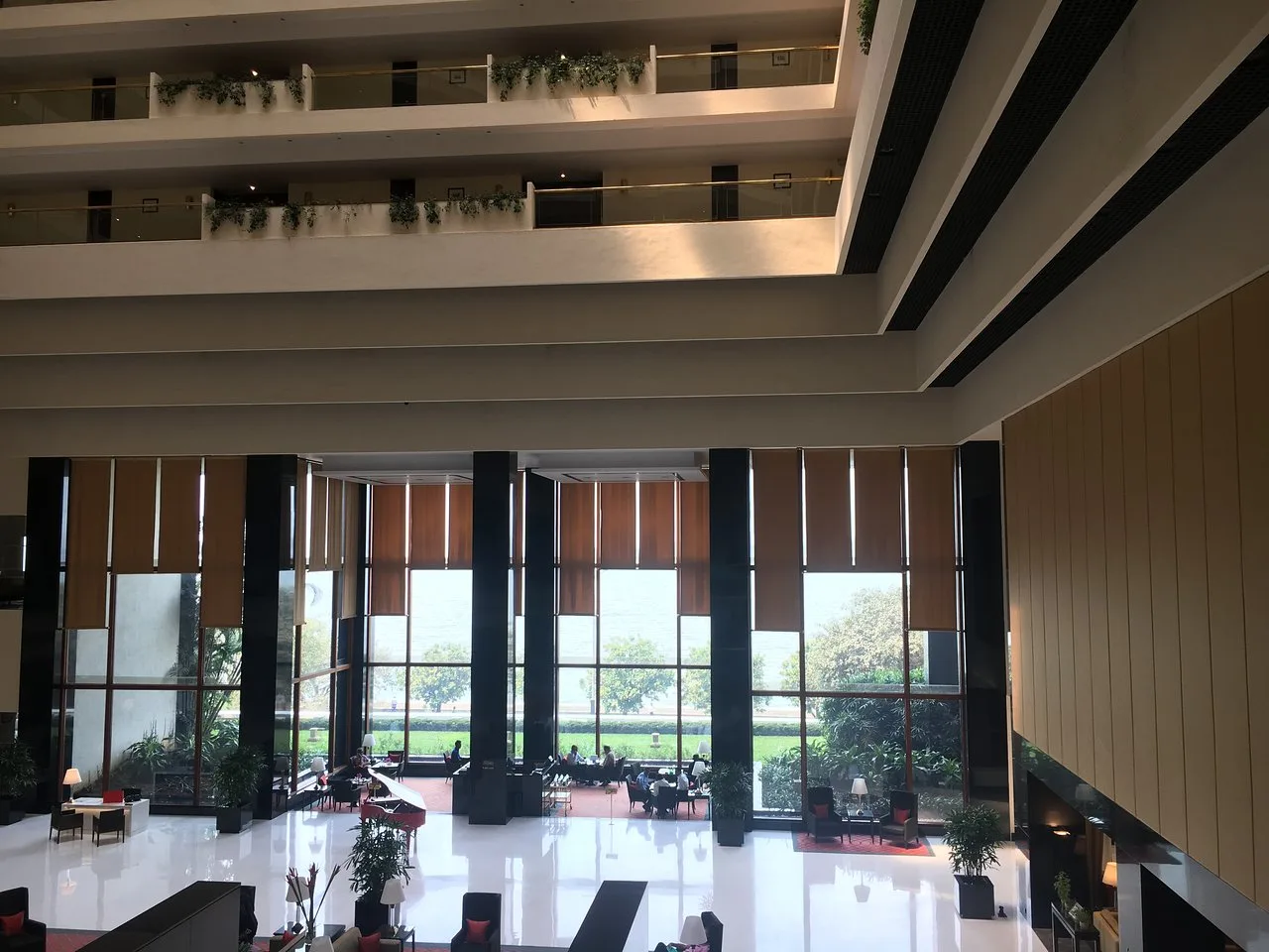 The Best Car Rental Company for Residents and Guests of The Oberoi, Mumbai – Sudarshan Cars