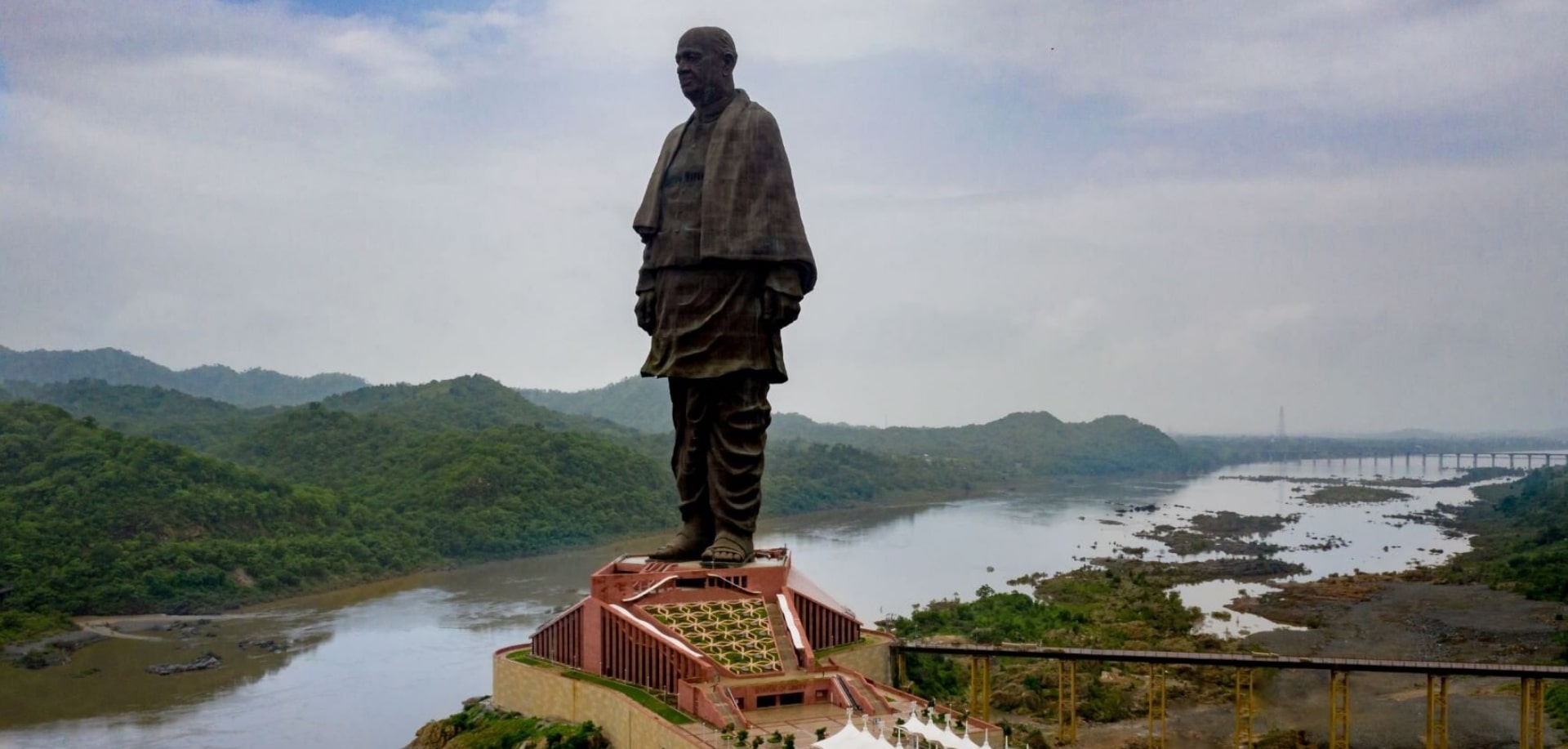 Chauffeur-Driven Car Rentals to the Statue of Unity with Sudarshan Cars