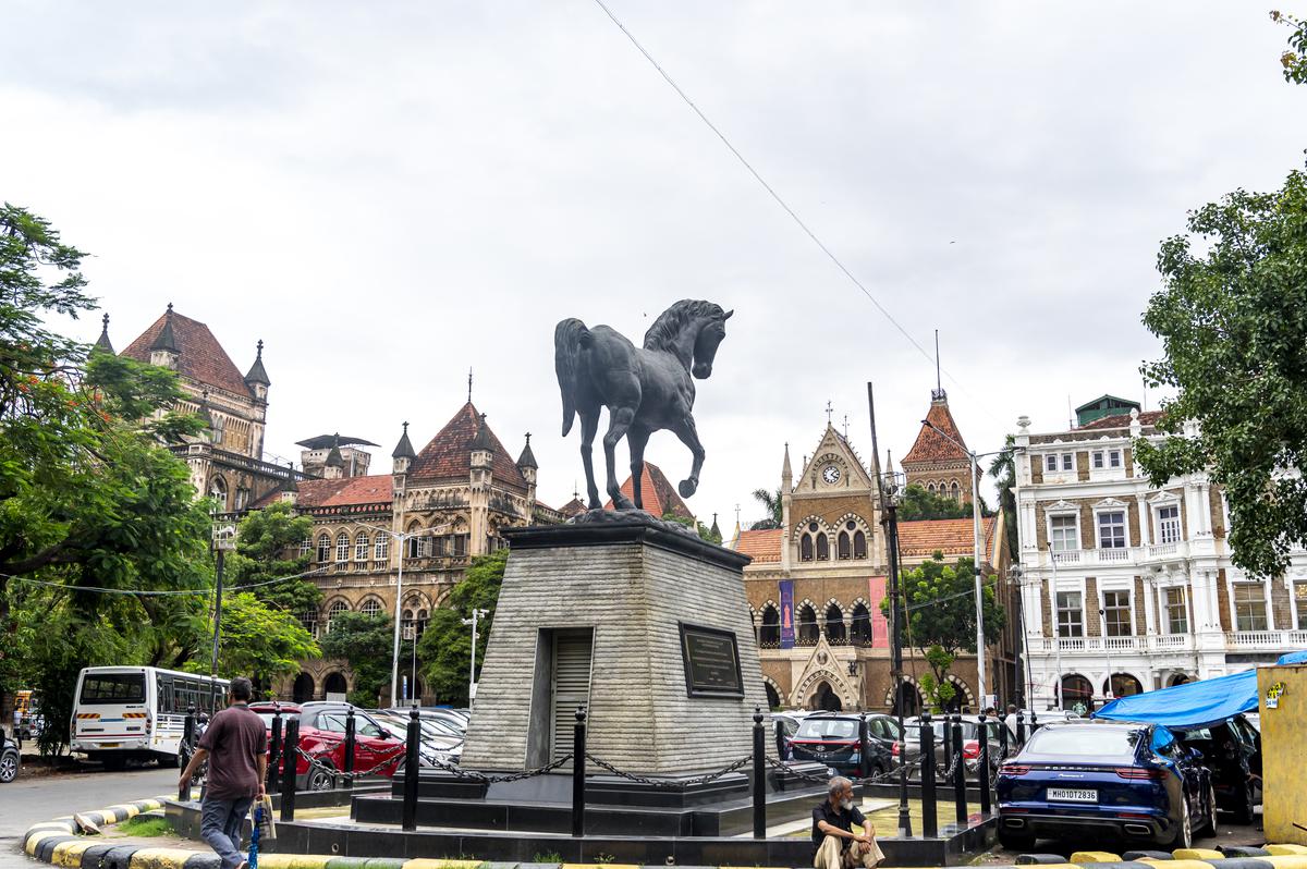 Explore Kala Ghoda, Fort, and Colaba with Sudarshan Cars: Mumbai’s Cultural Triangle