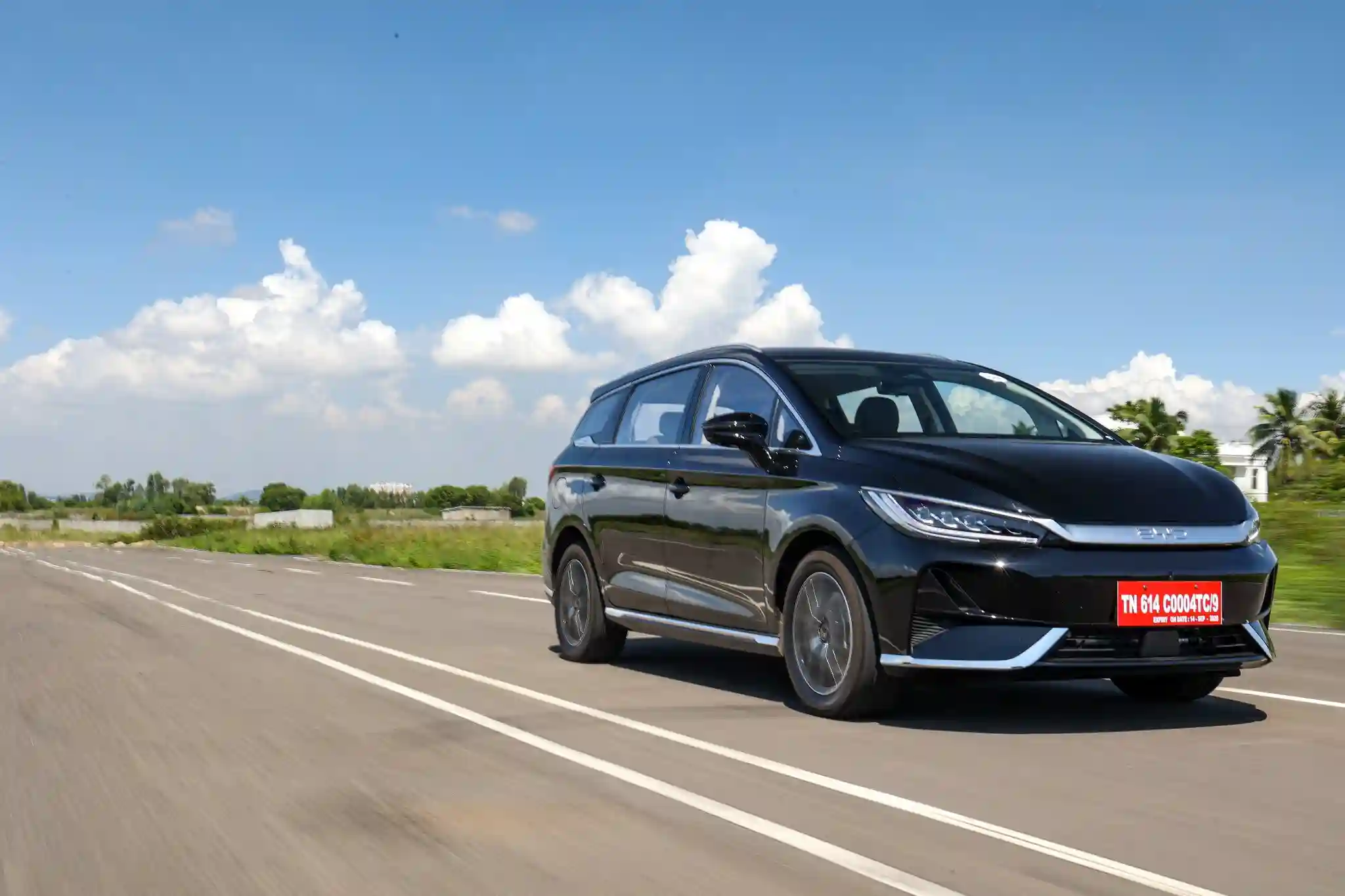 Experience Sustainable Luxury: BYD eMax7